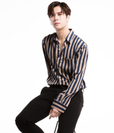 周杰伦吴亦凡上海群星演唱会