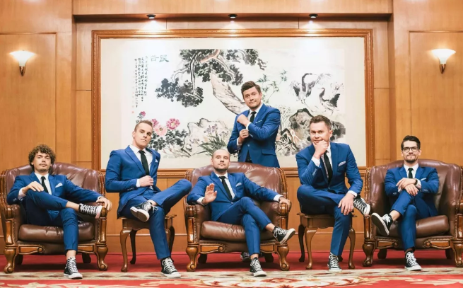 喜剧《严肃喜剧》上海站