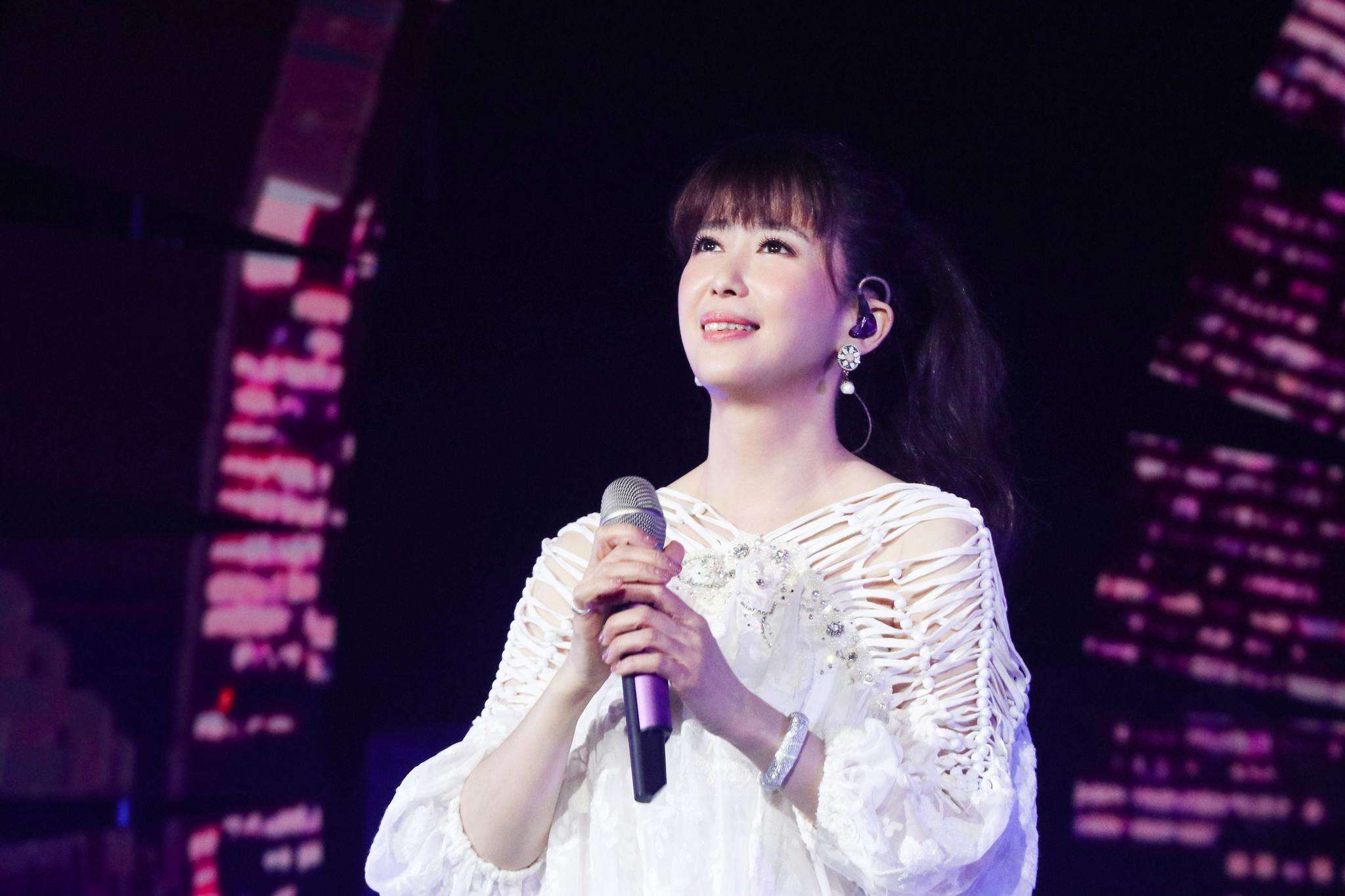 薛之谦孟庭苇潍坊群星演唱会