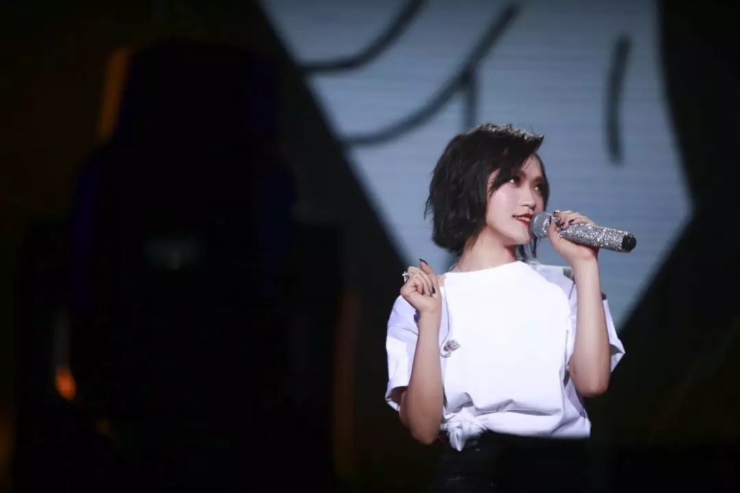 2019张信哲温岚庄心妍南昌群星演唱会