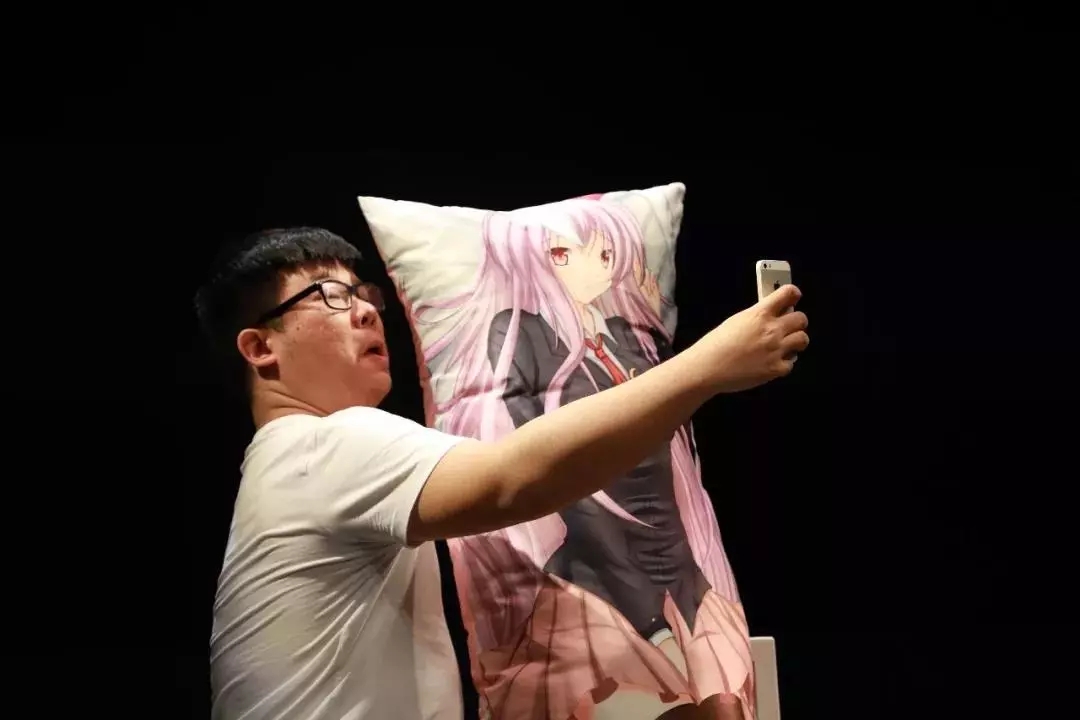 话剧抱枕人广州站