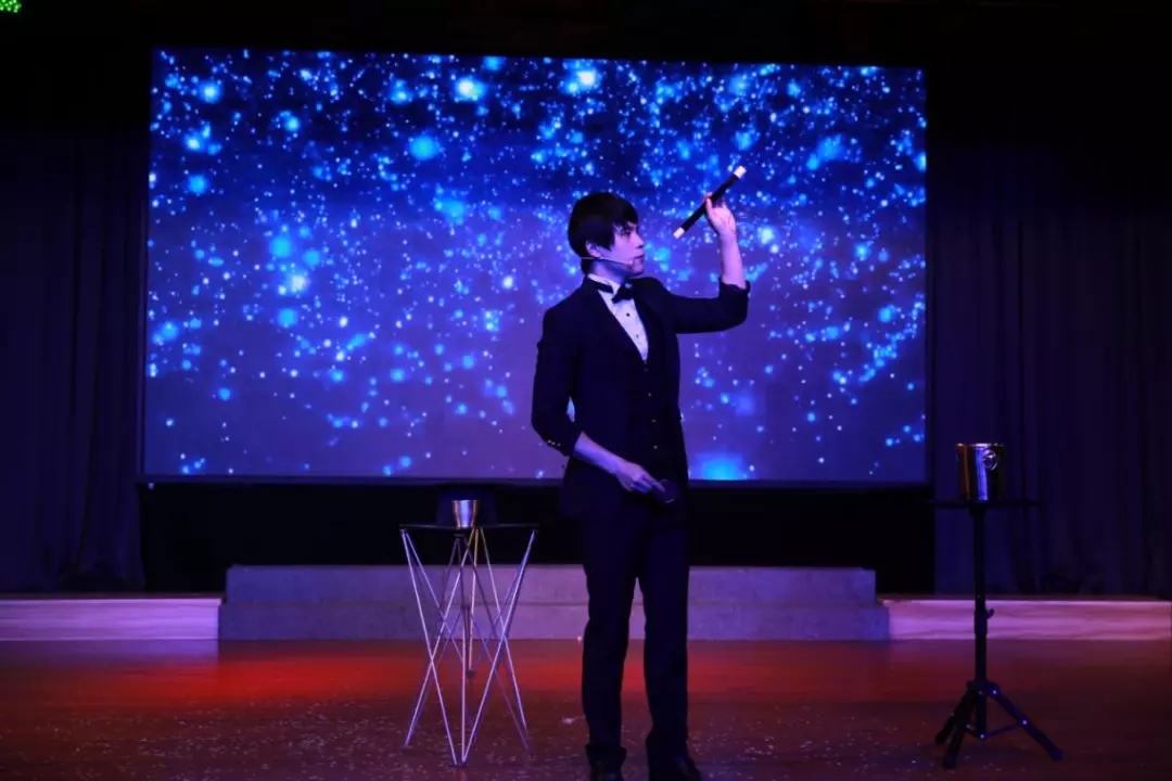 魔术秀糖果星球的魔法师上海站
