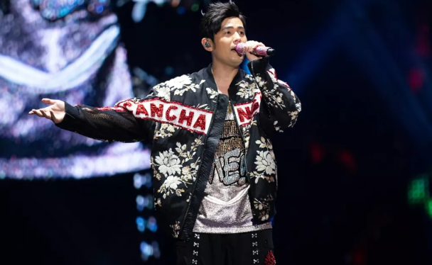 周杰伦张韶涵南昌群星演唱会